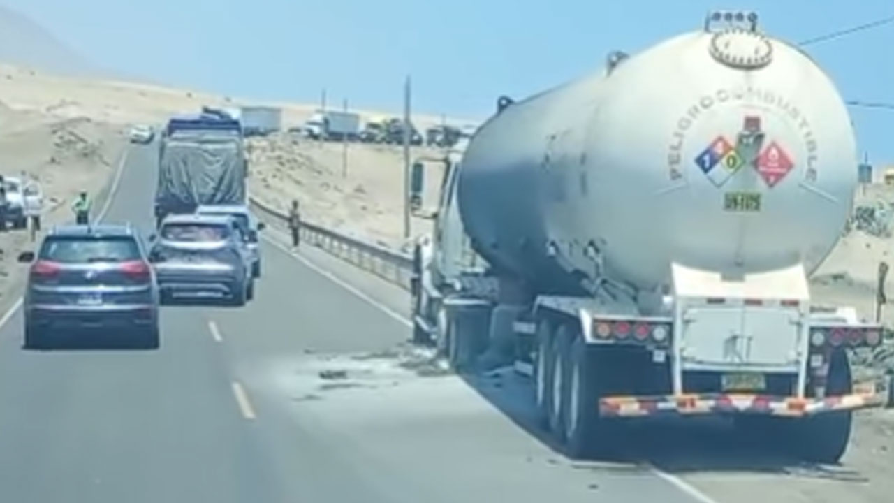 Reportan cisterna de gas incendiándose en Caravelí