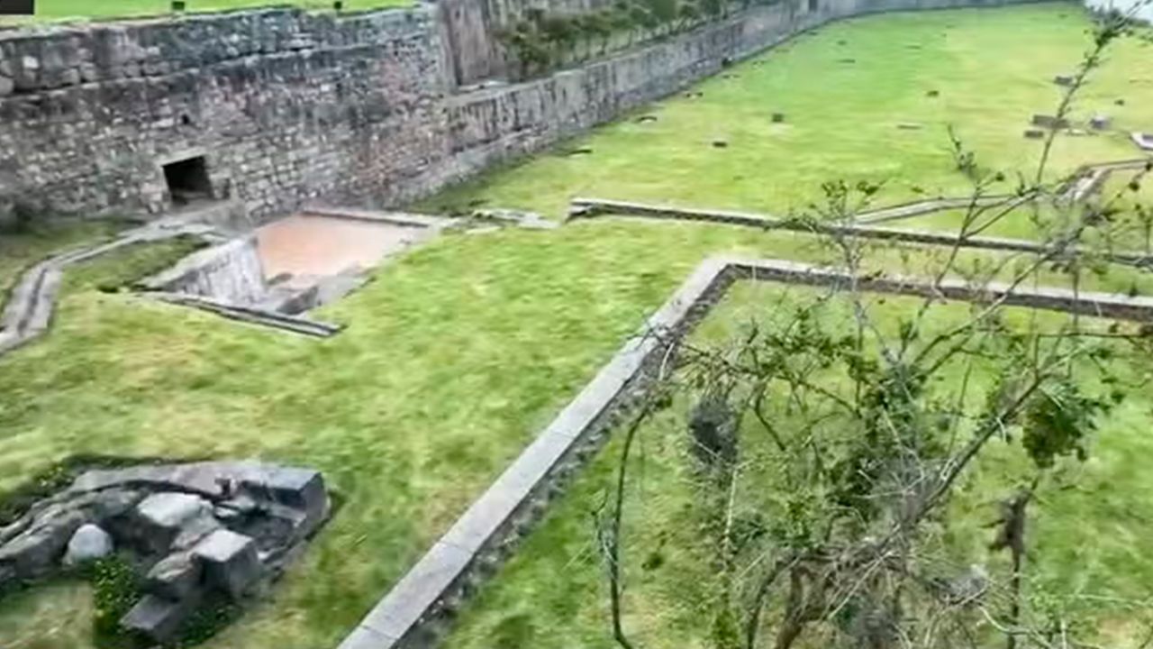 Cusco cierra temporalmente la explanada del Qoricancha por daños al césped causados por lluvias y alta afluencia