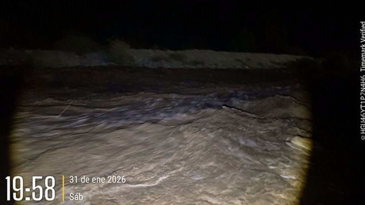 Huaico bloquea 300 metros de carretera en Condesuyos