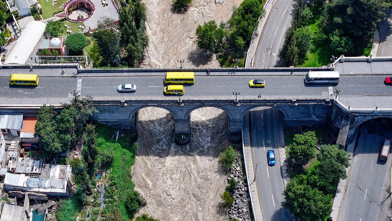Puente Grau soporta 48 mil vehículos diarios y presenta deterioro en adoquines