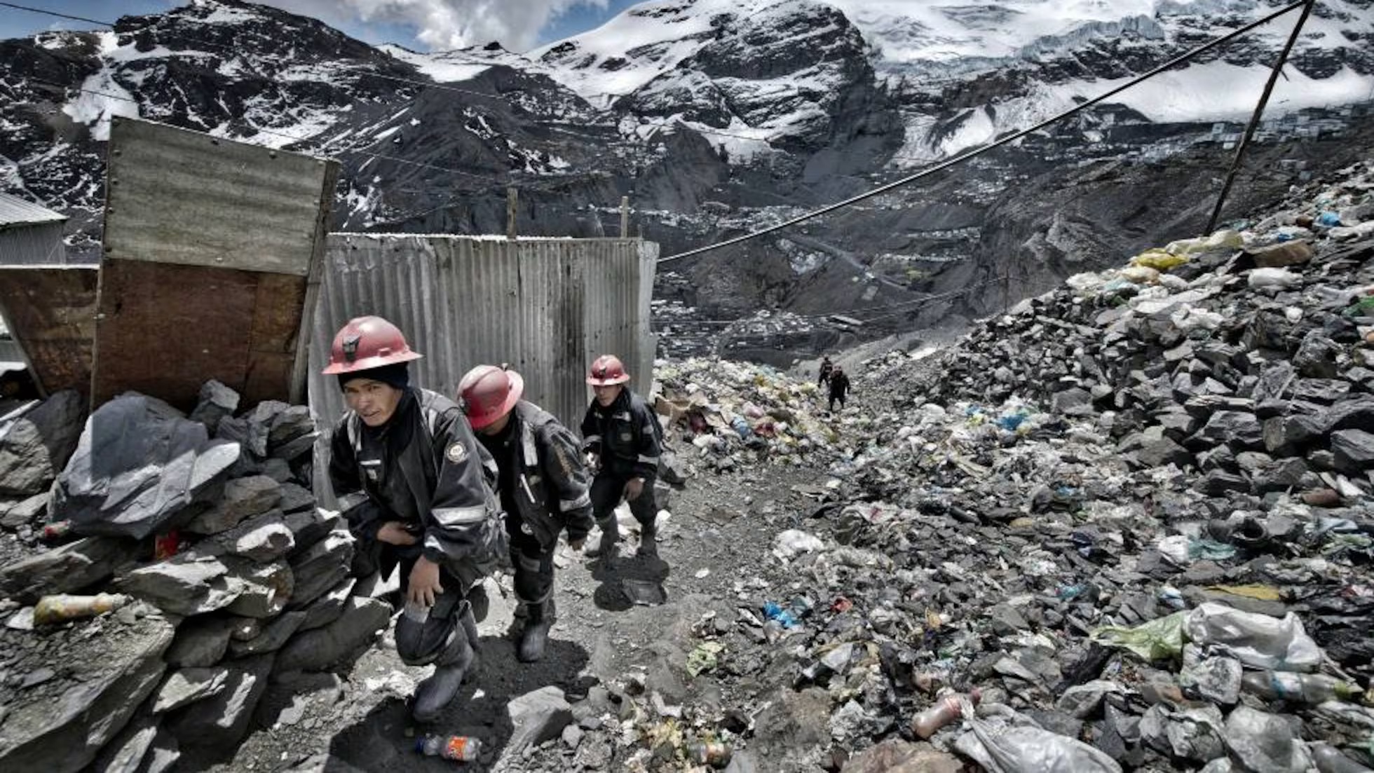 Hallan a dos mineros asesinados a balazos en La Rinconada, Puno