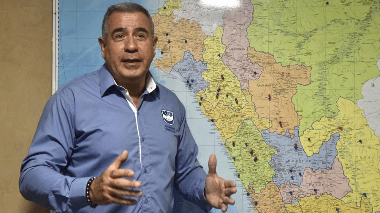 Las propuestas del candidato Wolfgang Grozo y las acusaciones de sus competidores