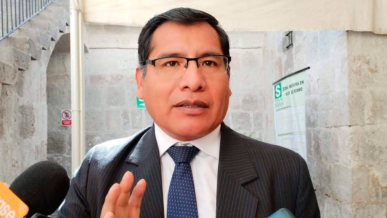 Consejero César Huamantuma denuncia presuntas irregularidades en administración de campo ferial Cerro Juli