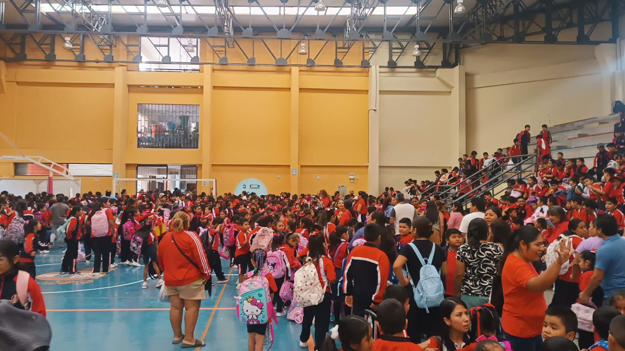 20 % de colegios que fueron locales de votación decidieron no hacer clases debido a demoras en entrega de ambientes