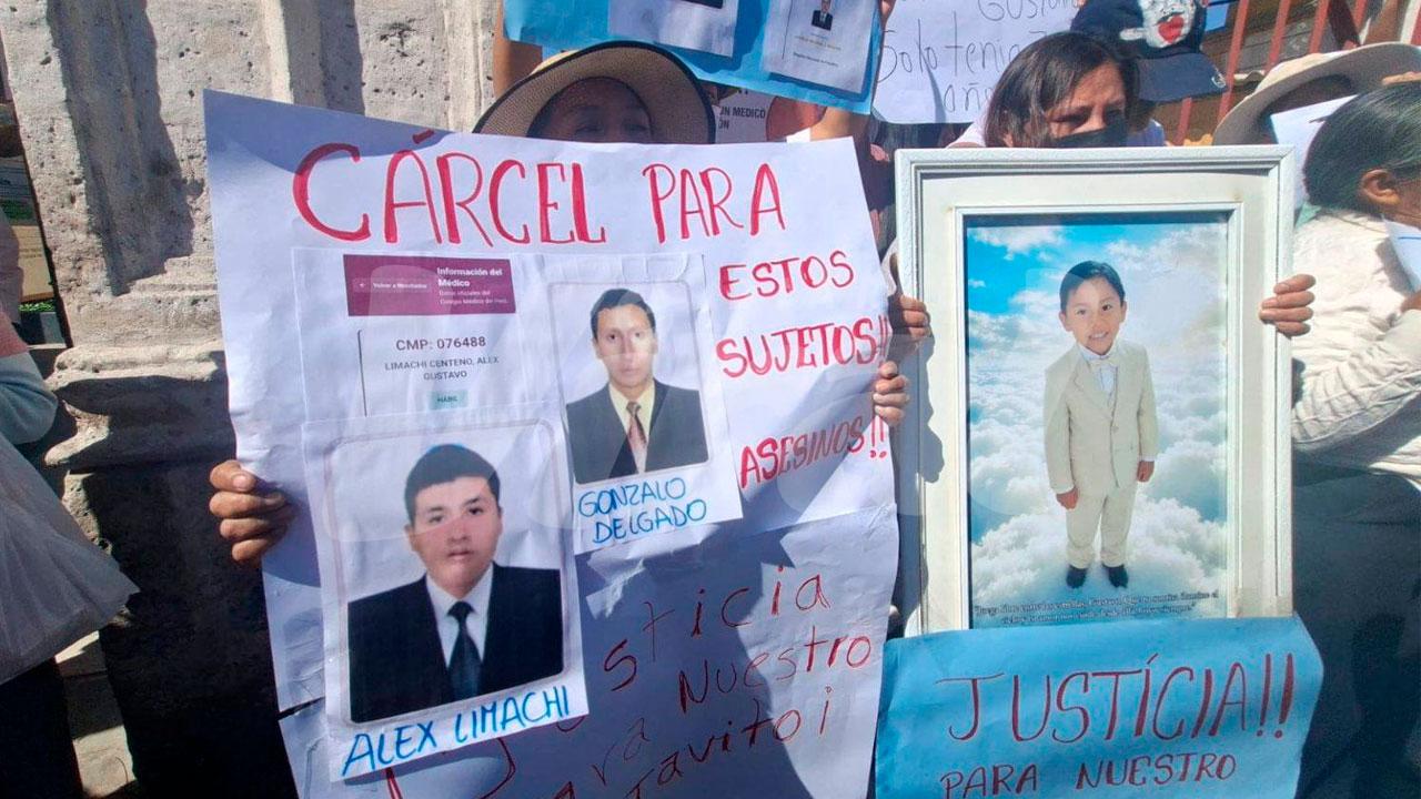 Fiscalía pide nueve meses de prisión para médicos investigados por muerte de niño en clínica clandestina