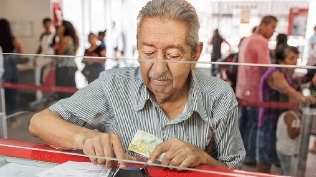 Congreso aprueba pensión para docentes jubilados por insistencia