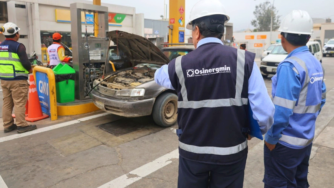 Crisis energética en Perú: autoridades intensifican fiscalización en grifos ante alza del precio de combustibles