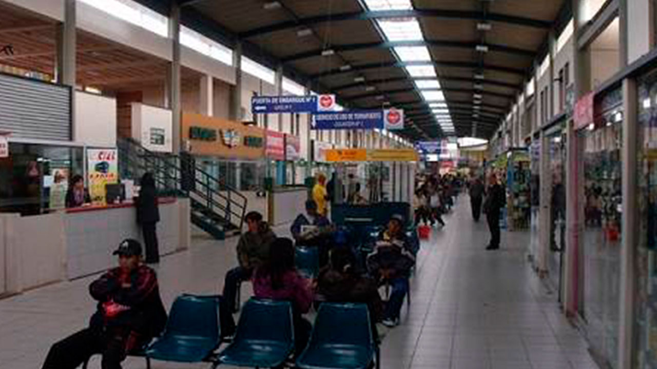 Más de 500 menores de edad en riesgo de contagios por constantes viajes en terminales de Arequipa