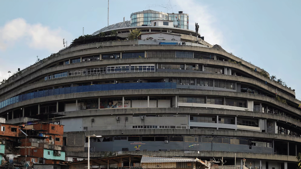 Gobierno anuncia amnistía en Venezuela y cierre de El Helicoide tras la caída de Maduro