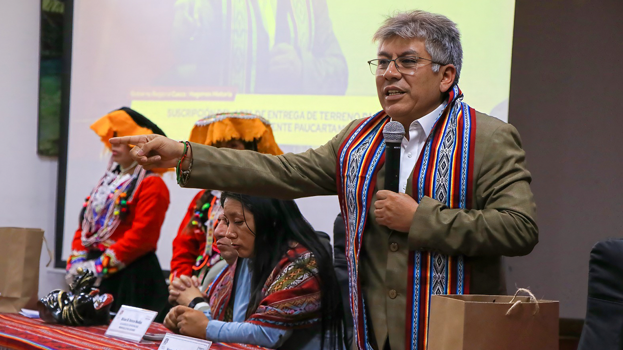 Gobernador de Cusco critica gestión de Machu Picchu