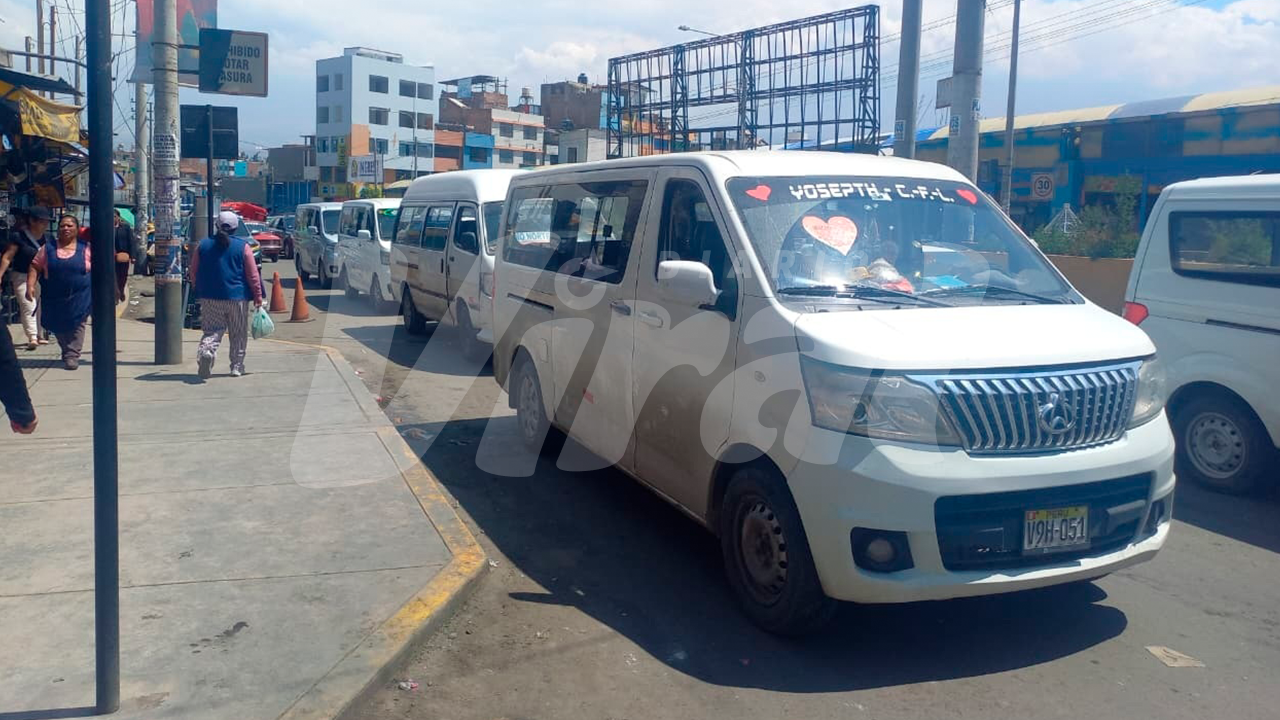 Transporte informal frena expansión del SIT y obliga a concesionarias a asumir mayores costos