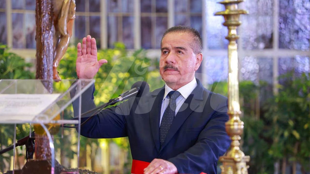 Ministro de Salud Luis Quiroz renuncia tras semanas de presión