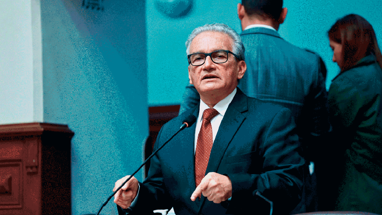 Audio revela presunta injerencia de Aguinaga en Essalud y desata denuncia por tráfico de influencias