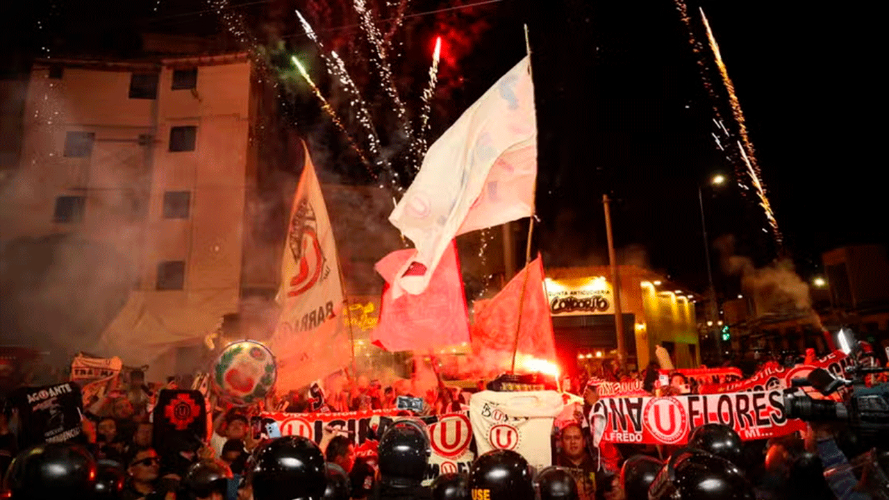 Cusco se vistió de crema en el banderazo de los hinchas de Universitario de Deportes