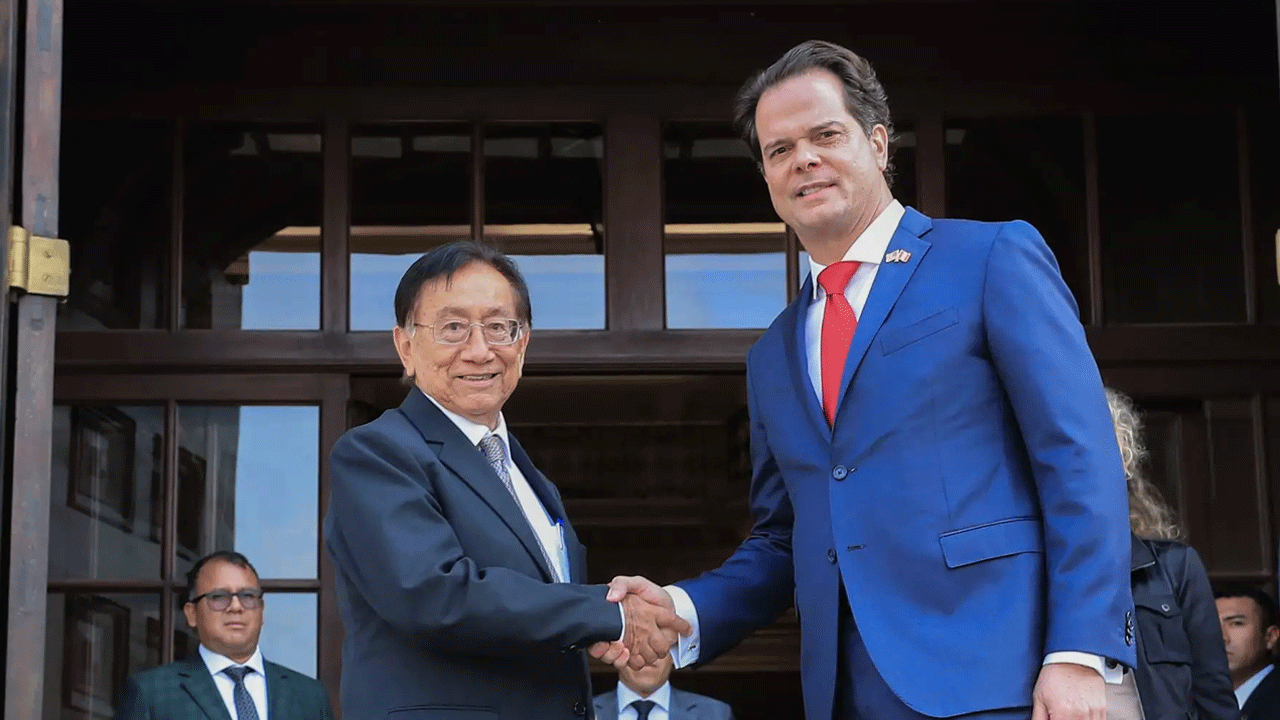 Embajador de Estados Unidos se reúne con José María Balcázar en Palacio de Gobierno