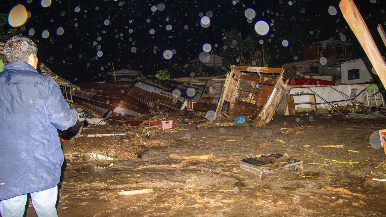 Huaico en San Gabán deja más de 150 damnificados y corta la vía Interoceánica en Puno